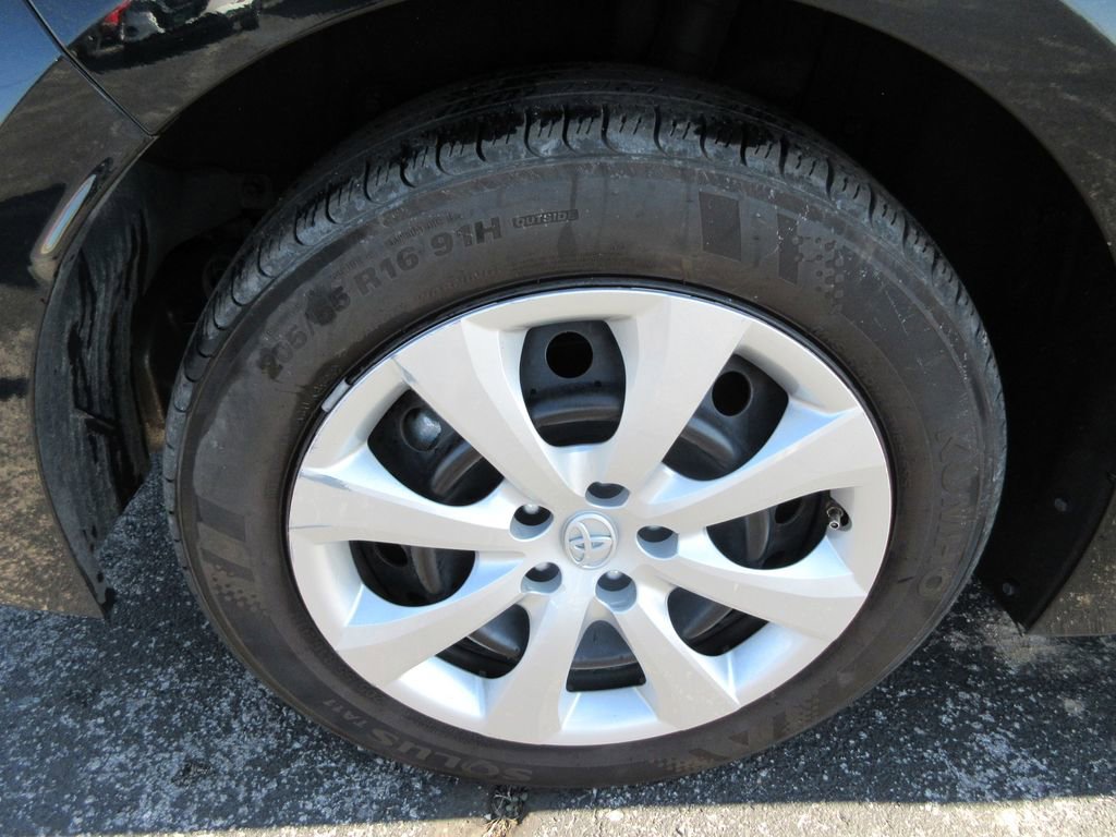 Used 2023 Toyota Corolla LE image 9