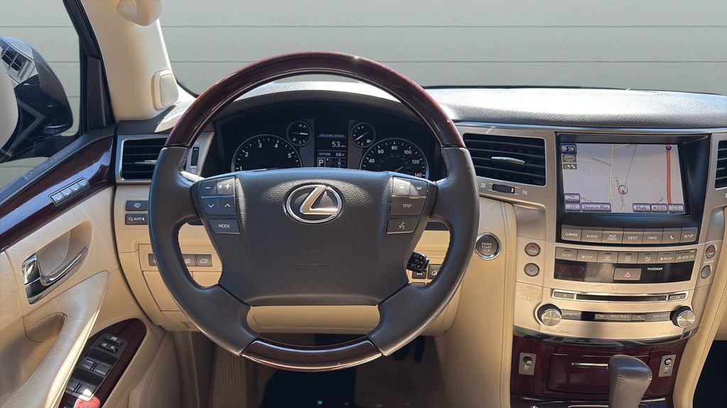 Used 2015 Lexus LX 570 4WD w/ Luxury Package image 13