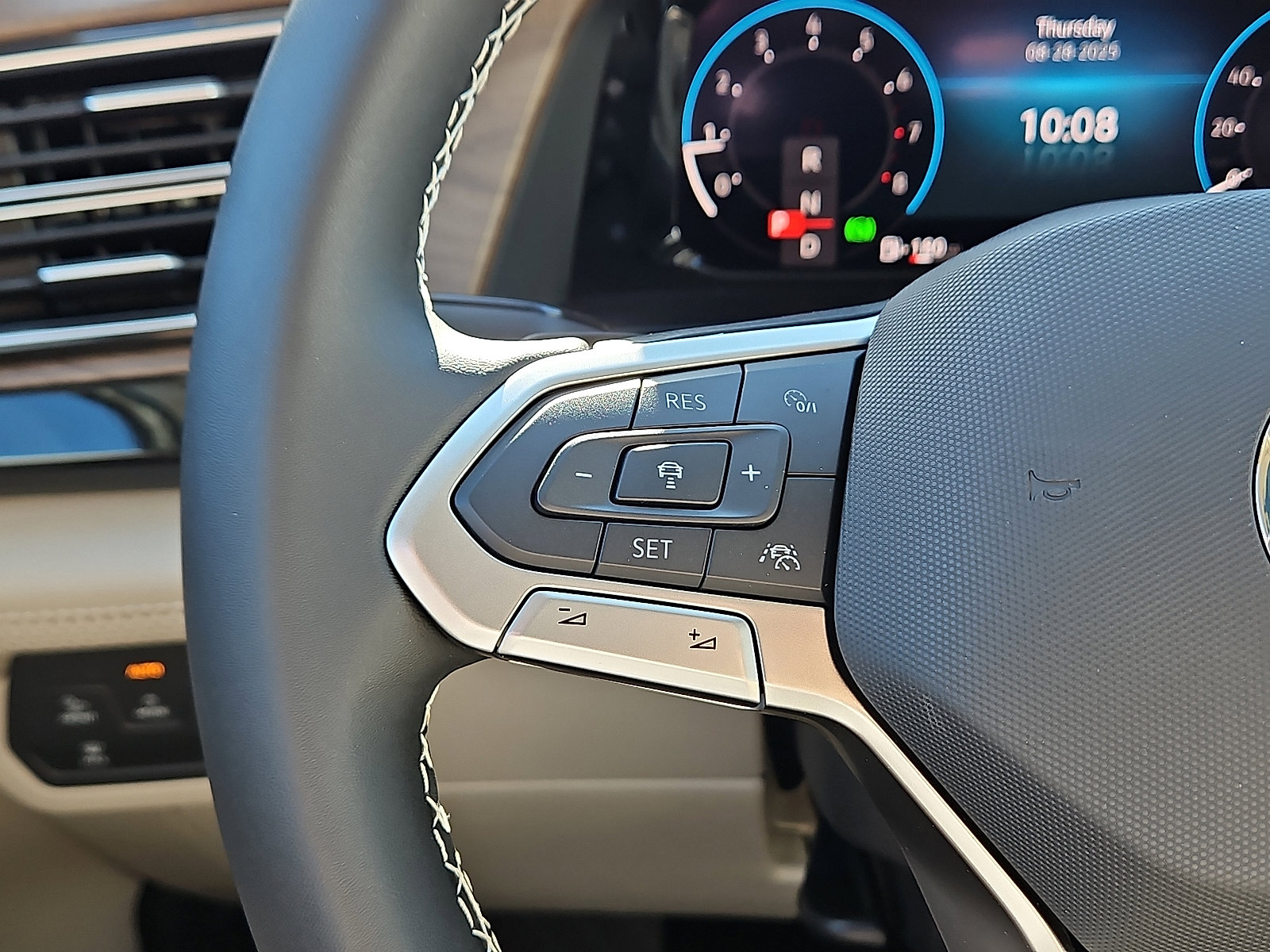 New 2026 Volkswagen Atlas SE image 18