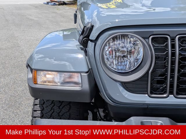 Certified 2025 Jeep Gladiator Sport AWD/4WD image 9