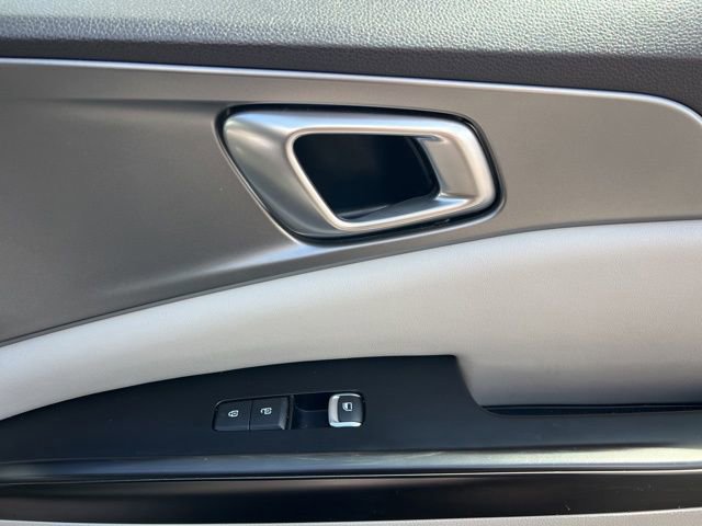 Certified 2024 Kia Carnival LX image 35