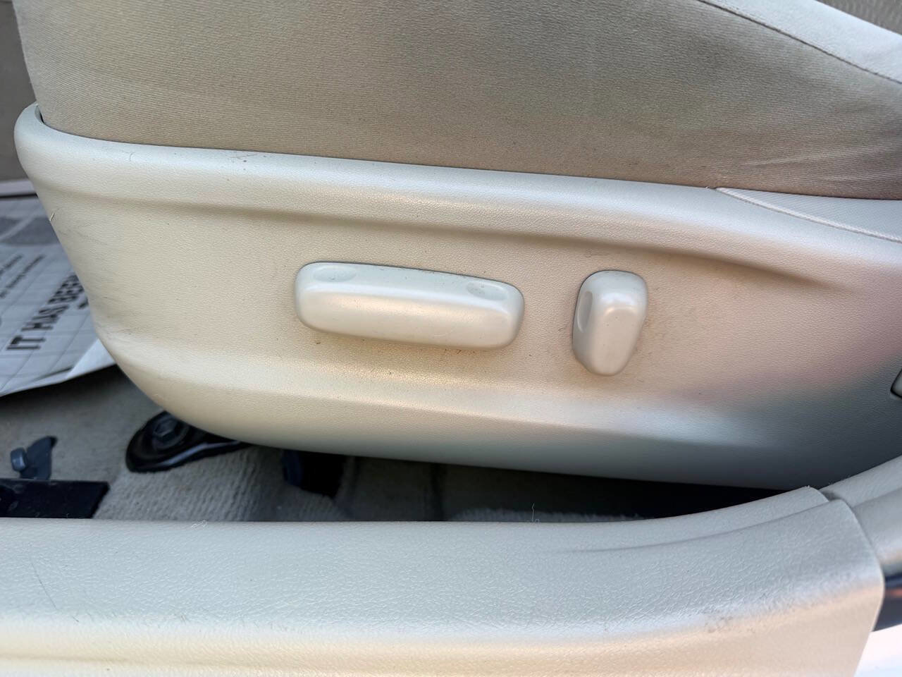 Used 2010 Toyota Camry LE FWD image 9
