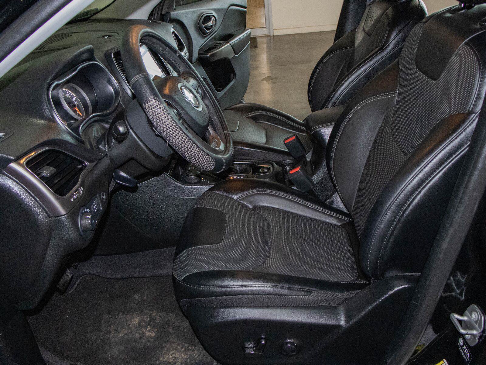 Used 2022 Jeep Cherokee Limited AWD/4WD image 7