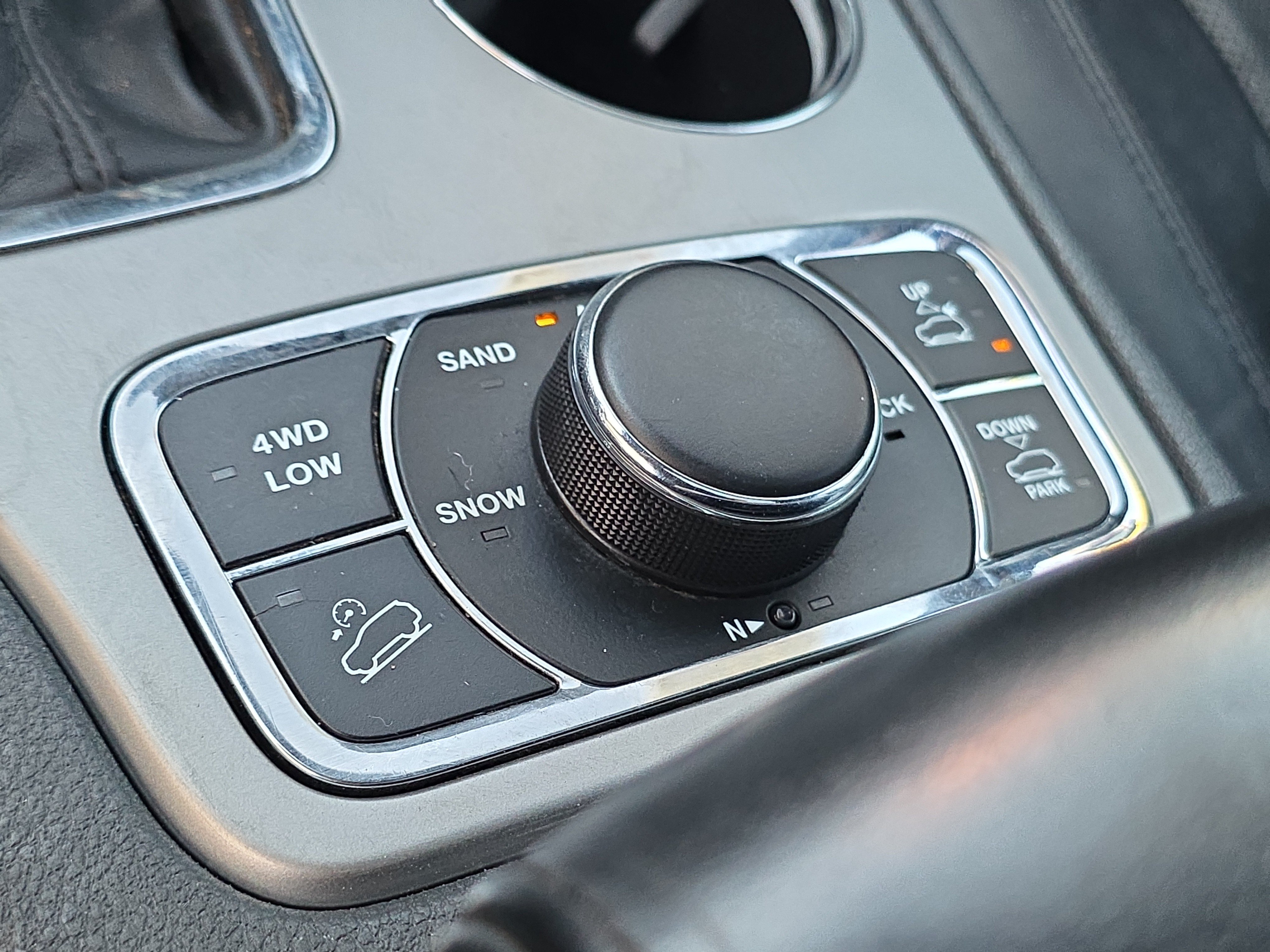 Used 2018 Jeep Grand Cherokee Overland AWD/4WD image 21