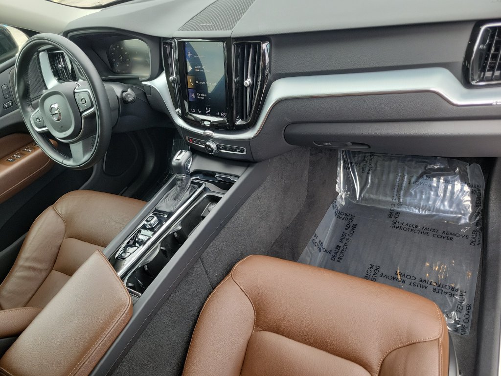 Used 2019 Volvo XC60 T6 Momentum w/ Multimedia Package AWD/4WD image 12