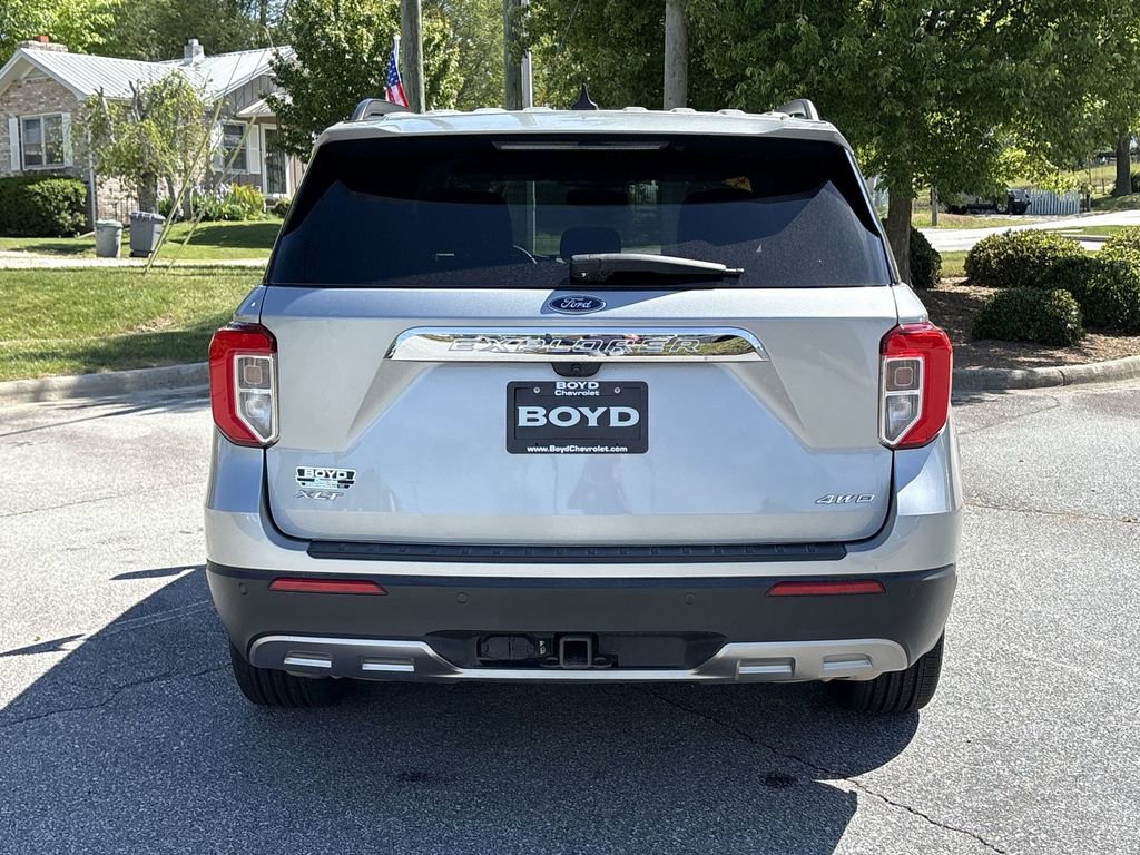 Used 2023 Ford Explorer XLT w/ Equipment Group 202A AWD/4WD image 8