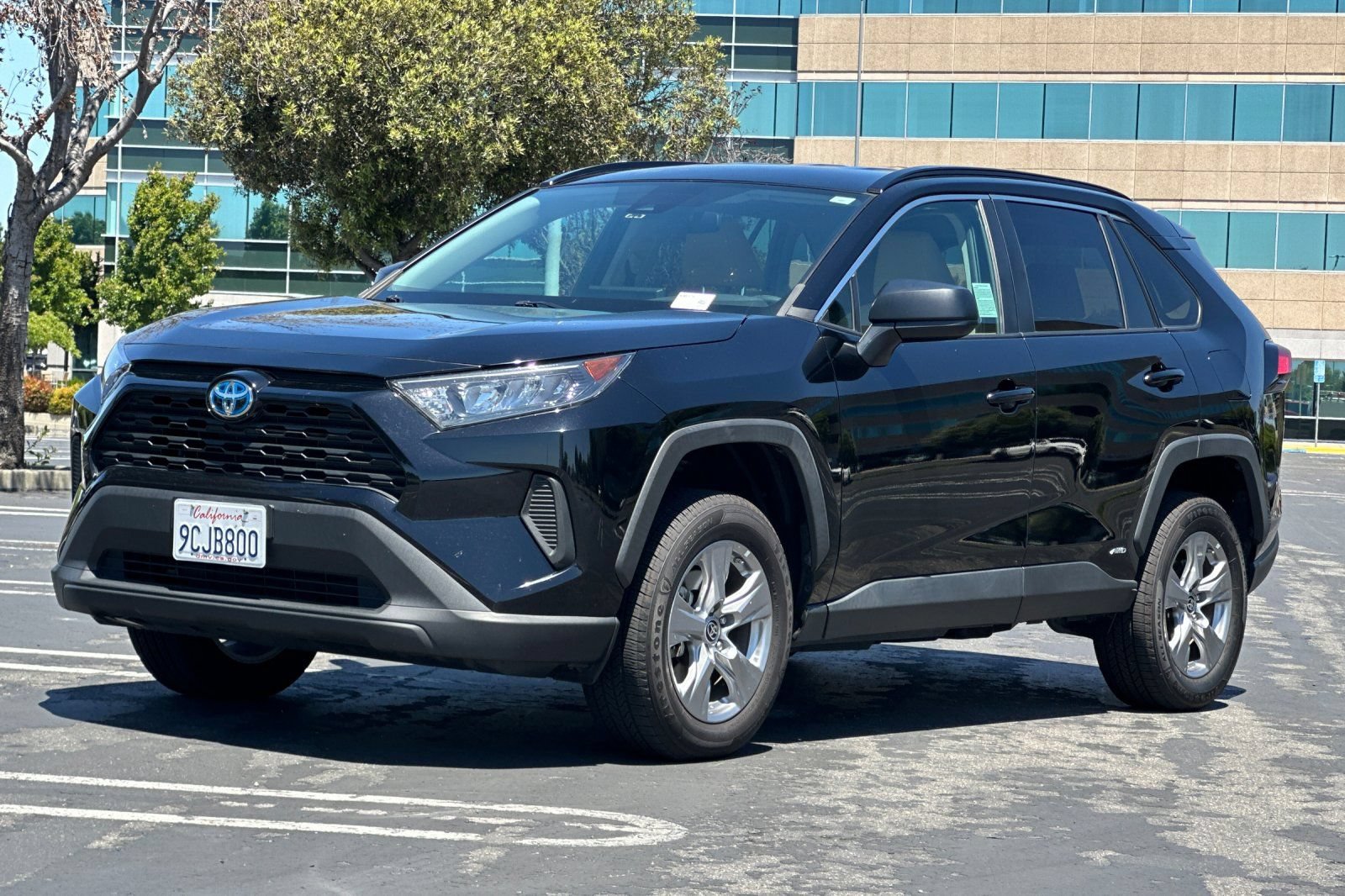 Certified 2022 Toyota RAV4 LE AWD/4WD image 9