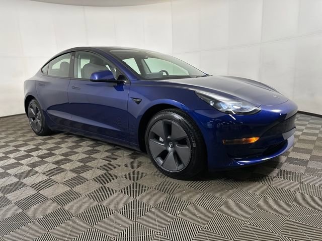 Used 2023 Tesla Model 3 Standard Range image 2