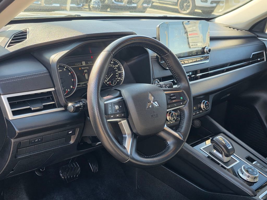 Used 2024 Mitsubishi Outlander SE image 12