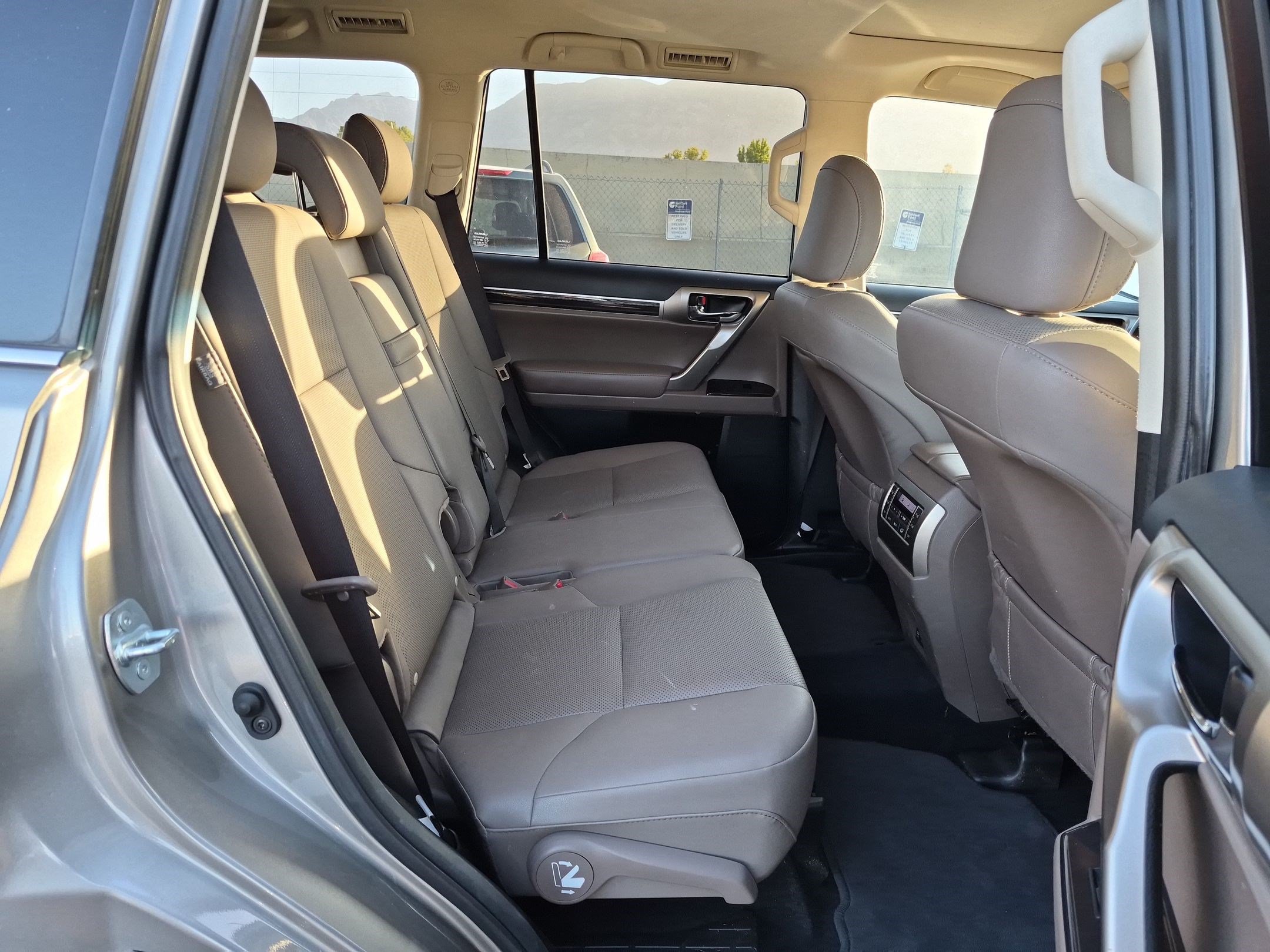 Used 2021 Lexus GX 460 Premium w/ Premium Package AWD/4WD image 33