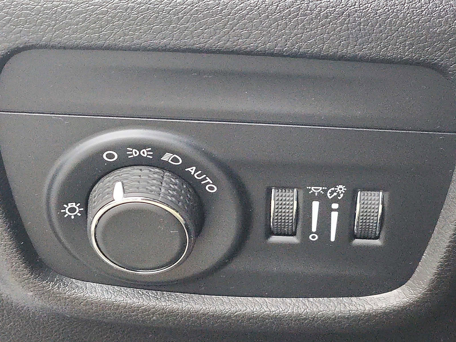 Used 2023 Jeep Grand Cherokee Altitude image 25