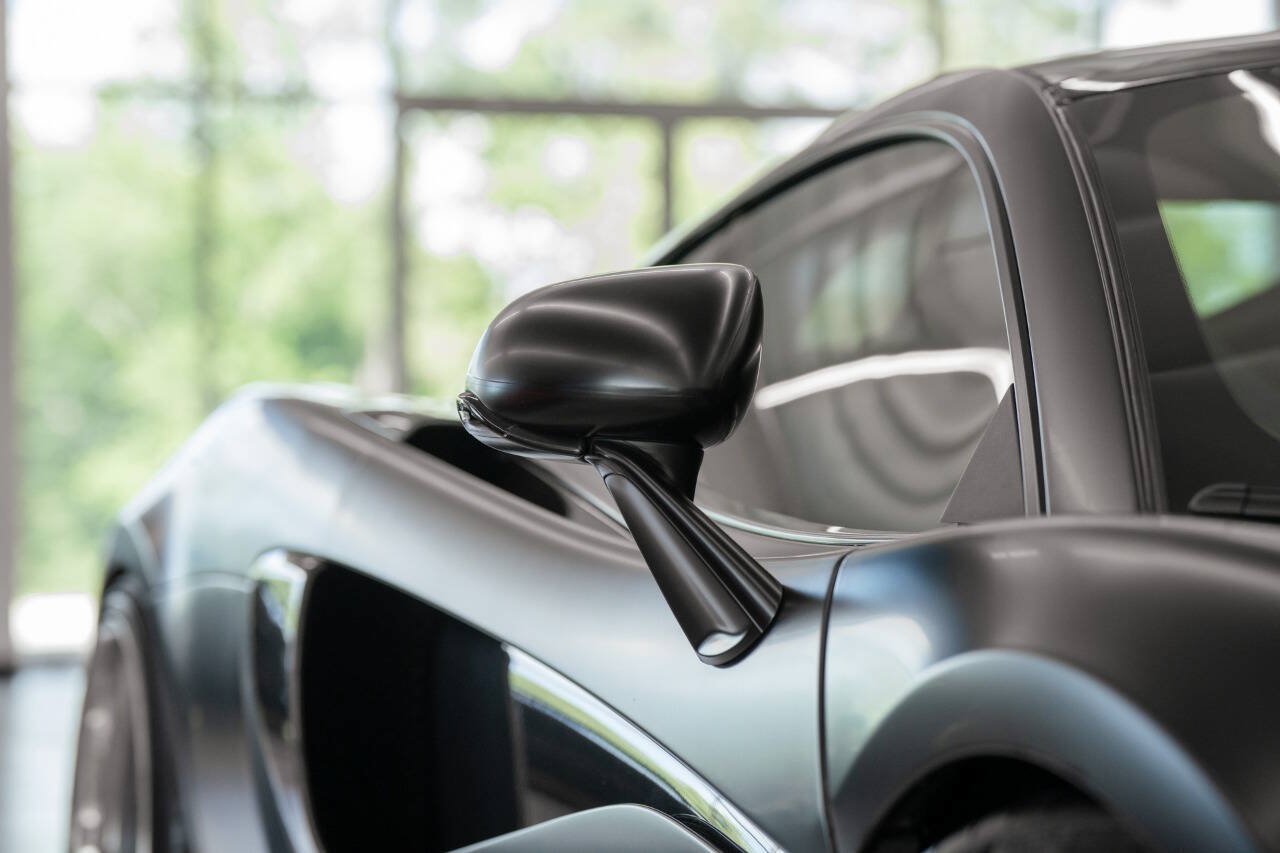 Used 2017 McLaren 570S RWD image 8