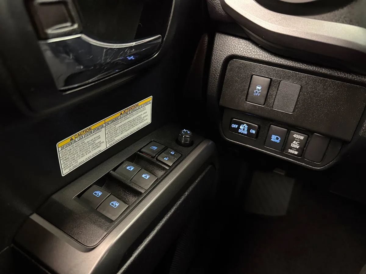 Used 2020 Toyota Tacoma TRD Off-Road AWD/4WD image 14