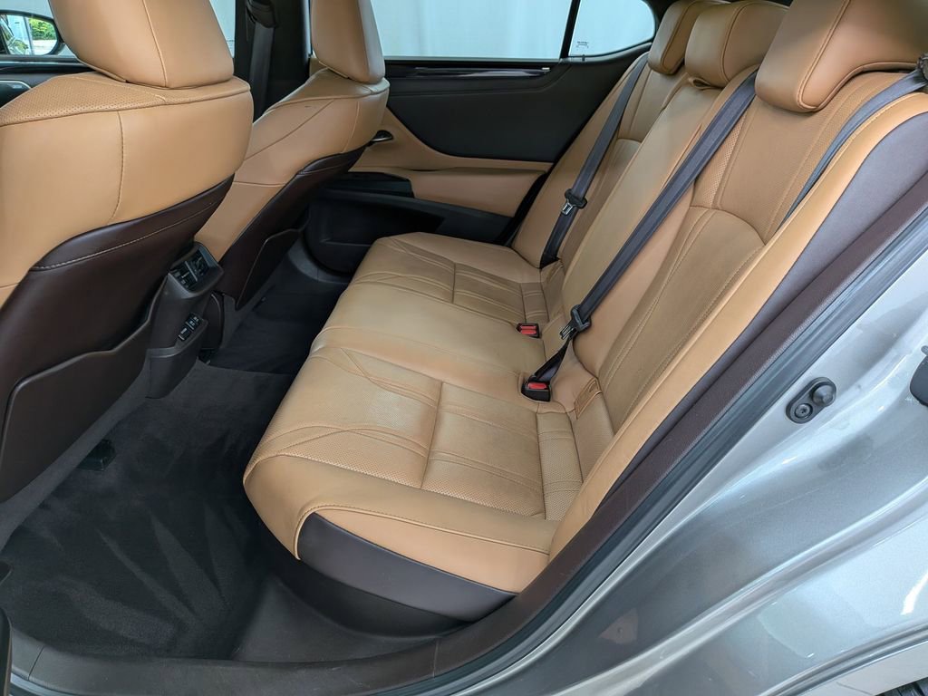 Used 2020 Lexus ES 300h w/ Accessory Package 2 FWD image 28