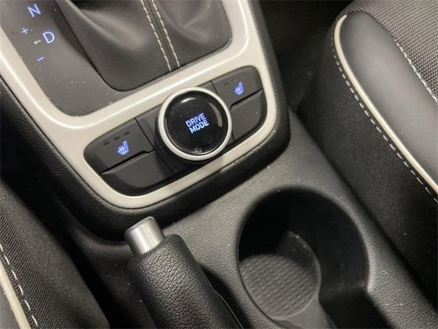 Used 2024 Hyundai Venue Limited image 30