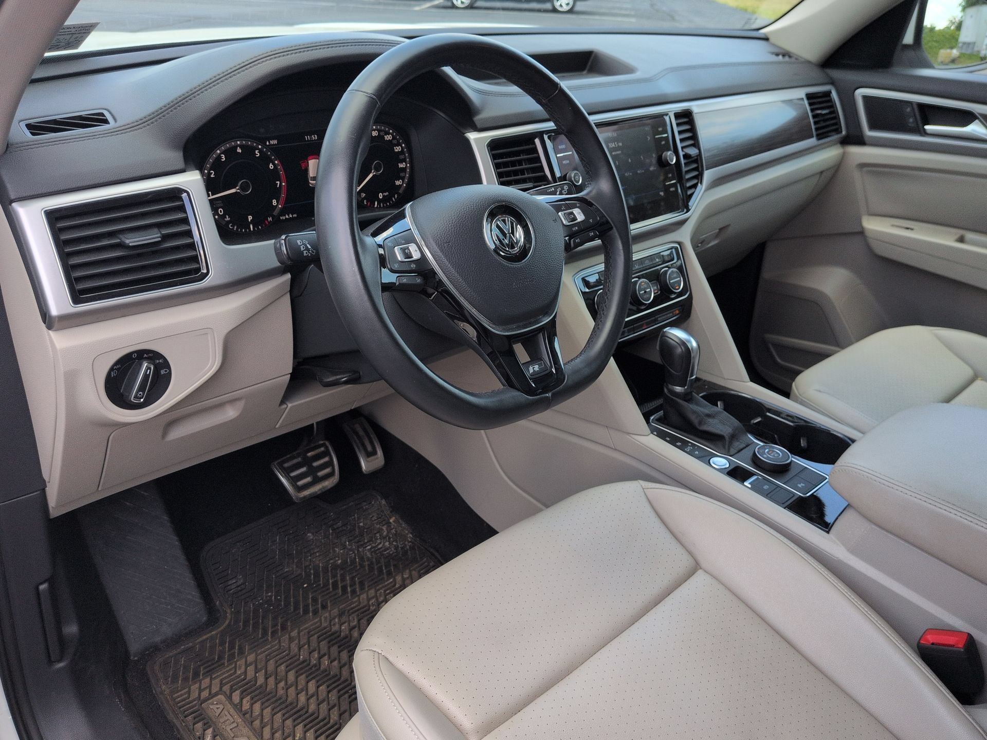 Used 2019 Volkswagen Atlas SEL R-Line AWD/4WD image 10