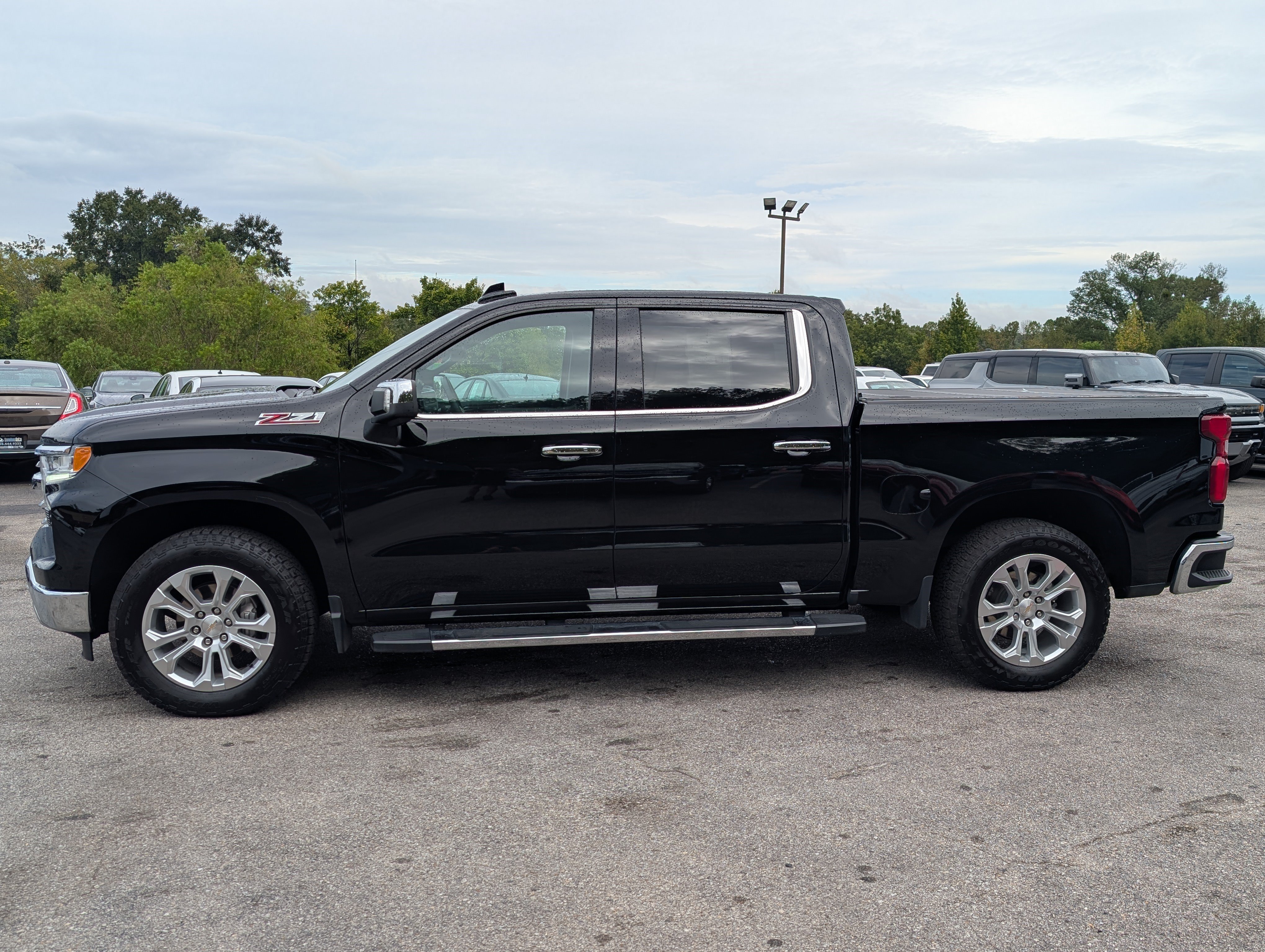 Used 2024 Chevrolet Silverado 1500 LTZ AWD/4WD image 6