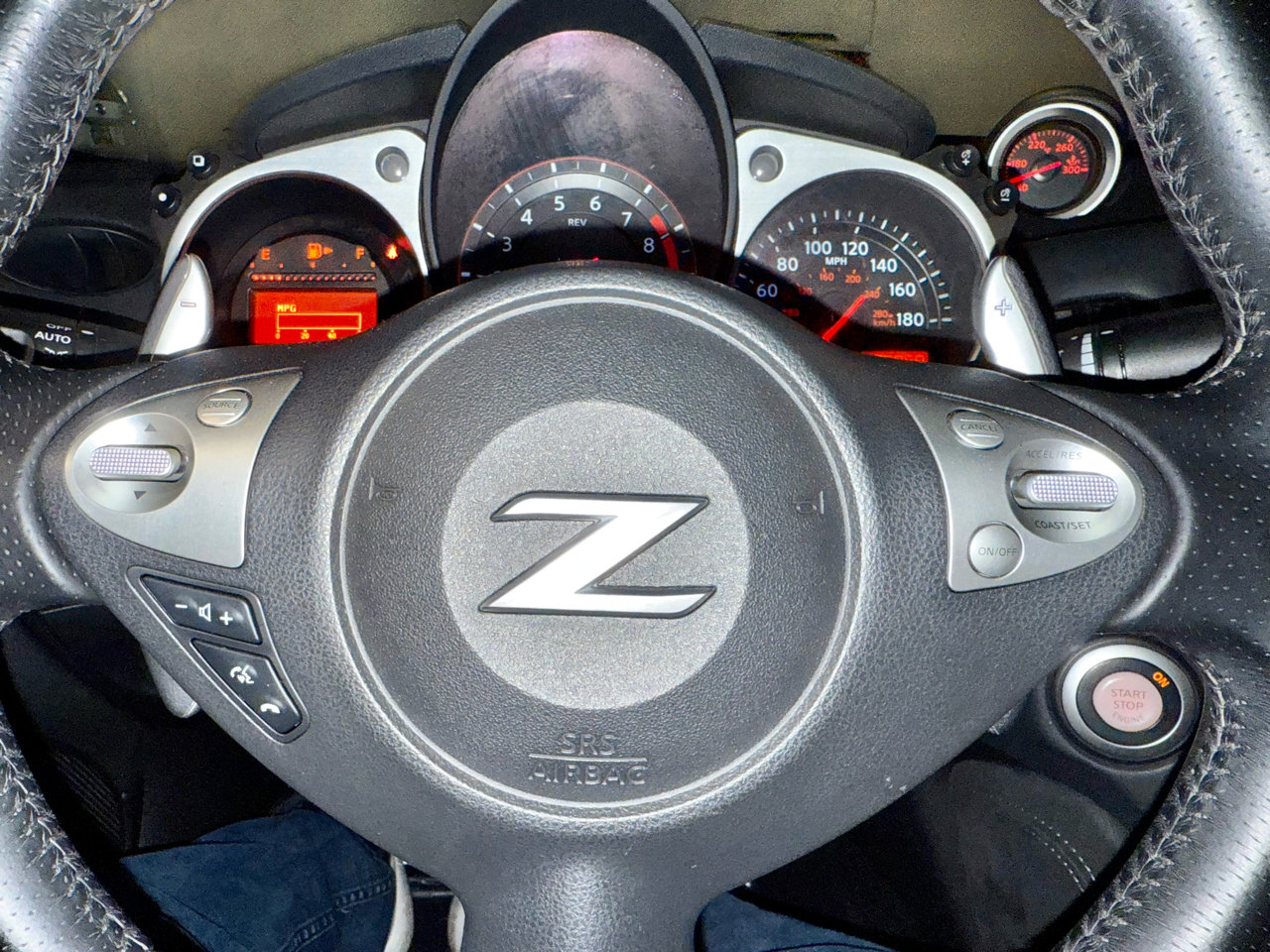 Used 2016 Nissan 370Z Roadster image 32