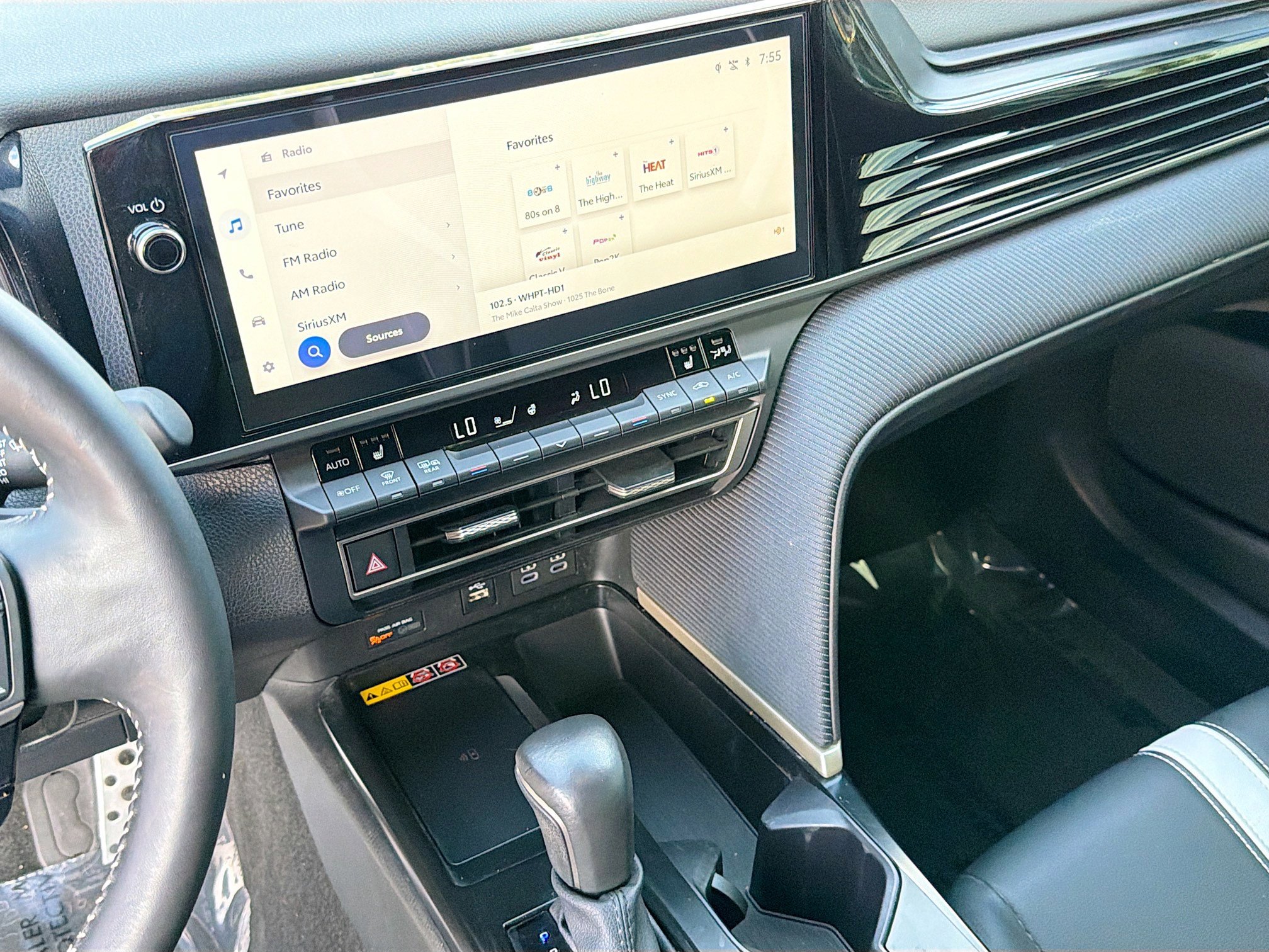 Used 2025 Toyota Camry SE w/ Multimedia Upgrade Package image 26