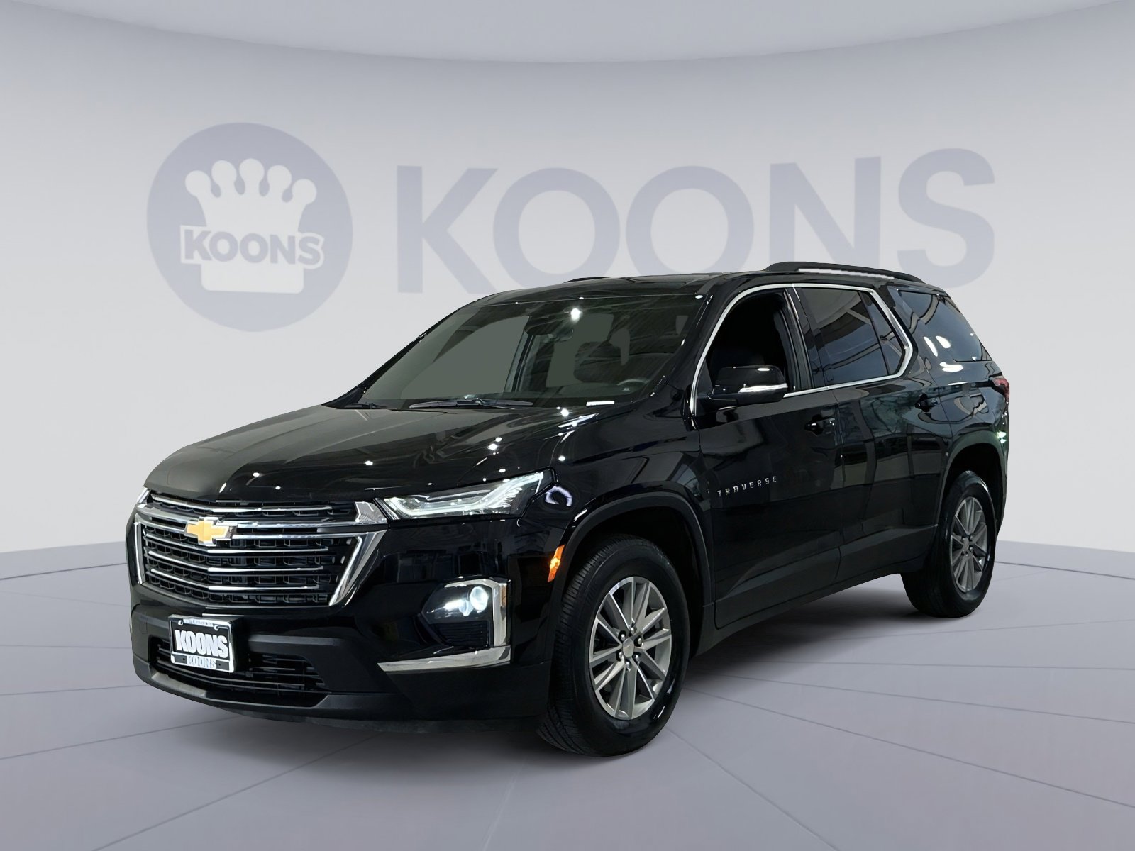 Used 2023 Chevrolet Traverse LT image 1