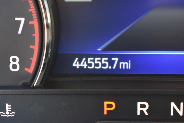 Used 2022 Ford Explorer XLT w/ Equipment Group 202A image 25