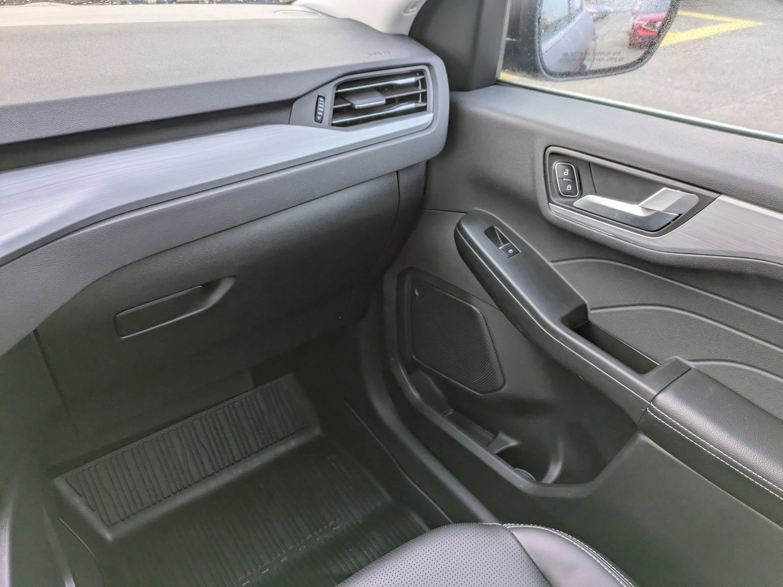 Certified 2025 Ford Escape Platinum AWD/4WD image 19