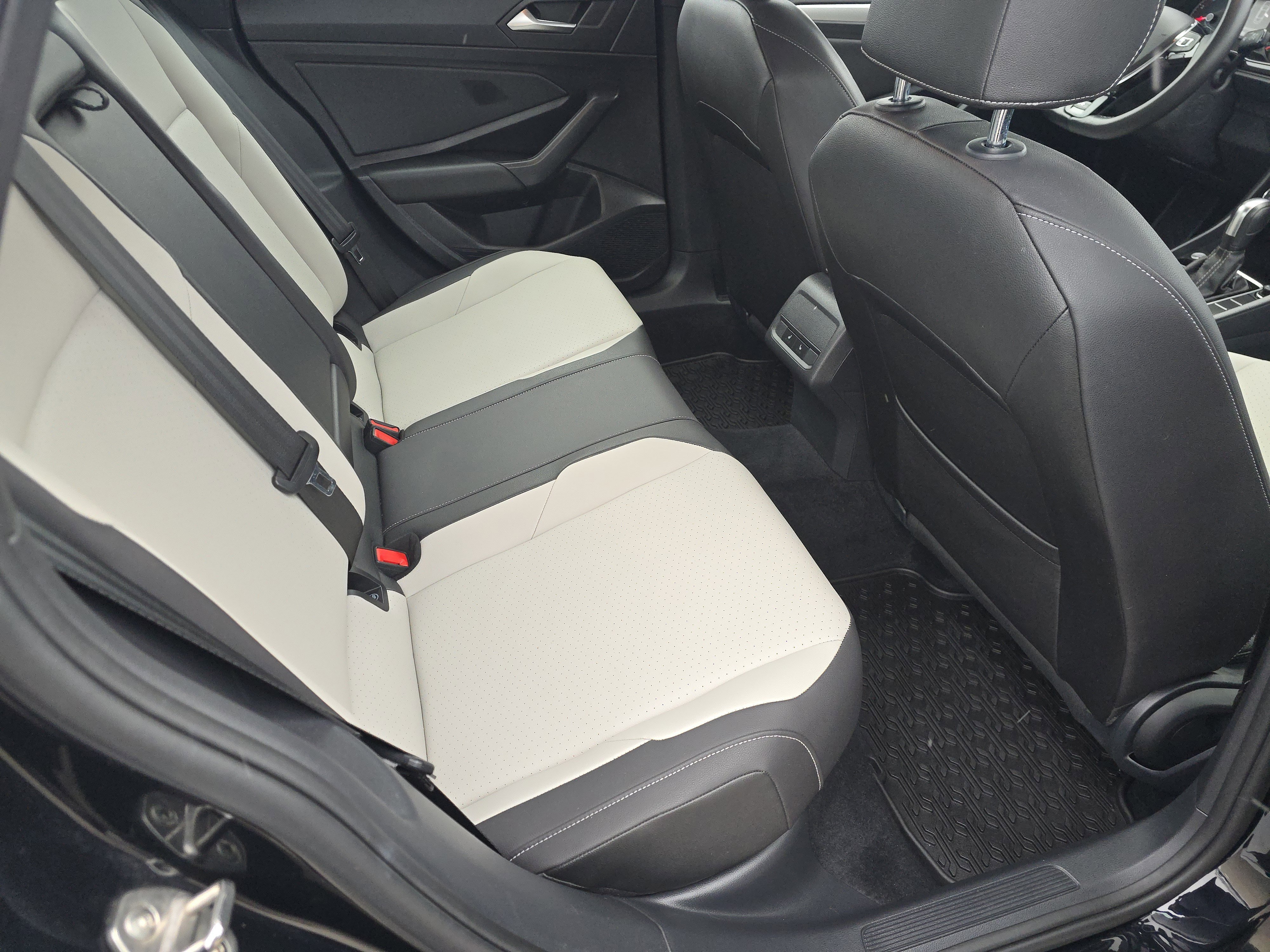 Certified 2021 Volkswagen Jetta R-Line w/ R-Line Cold Weather Package image 16