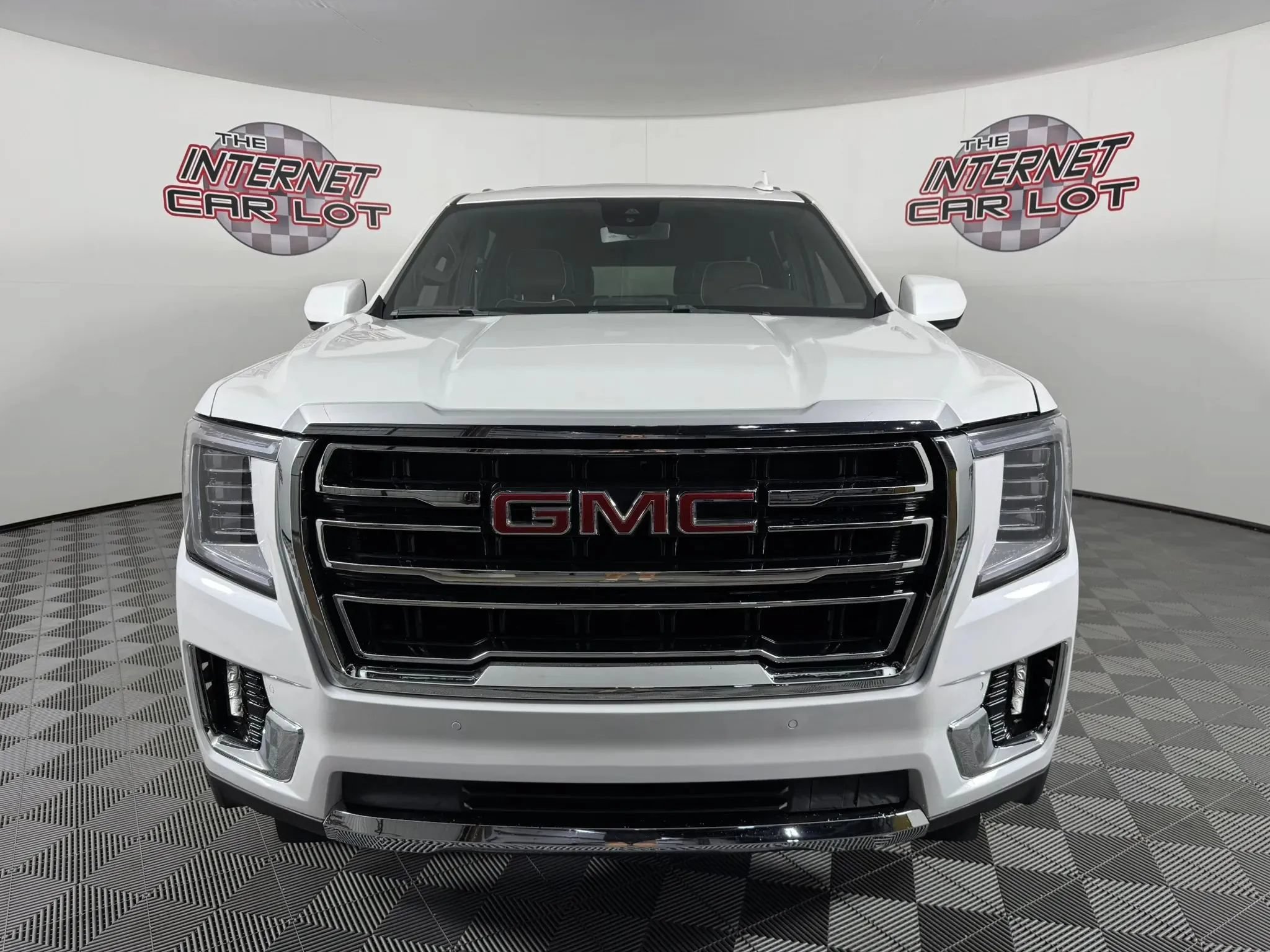 Used 2023 GMC Yukon XL SLT AWD/4WD image 2