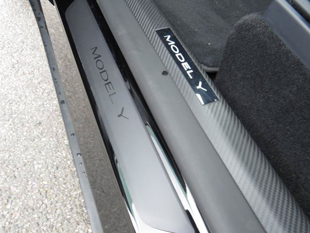 Used 2024 Tesla Model Y Performance AWD/4WD image 19