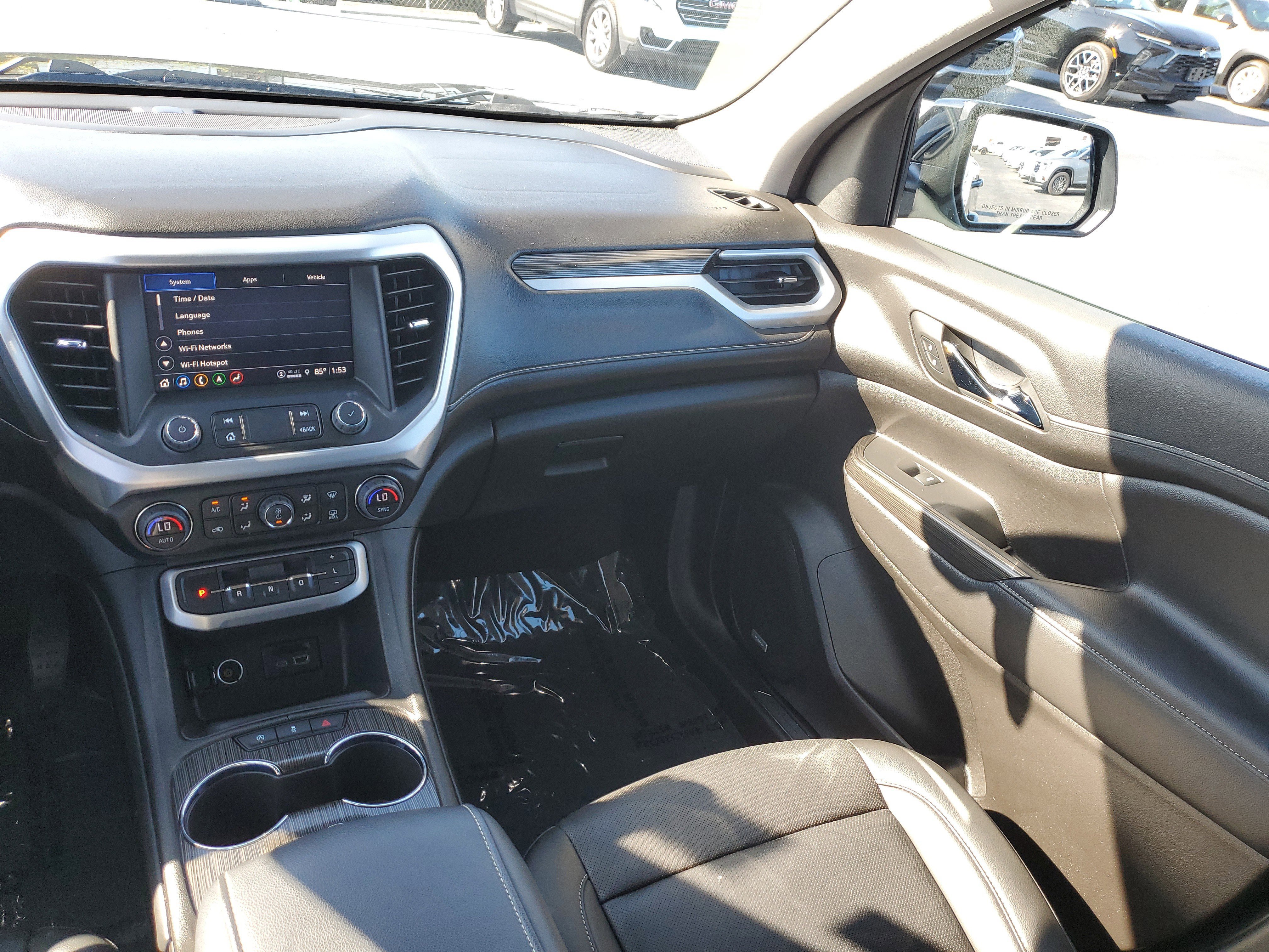 Used 2023 GMC Acadia SLT image 13