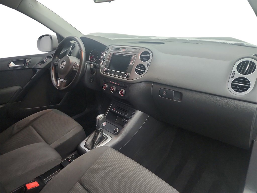 Used 2017 Volkswagen Tiguan Limited w/ Premium Package image 21