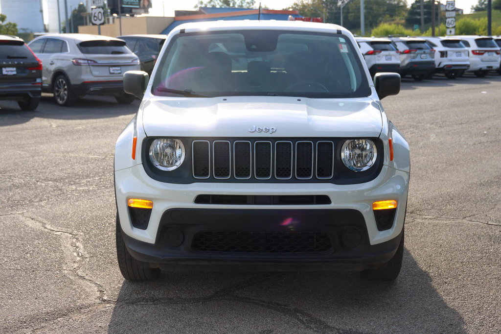 Used 2023 Jeep Renegade Latitude AWD/4WD image 2