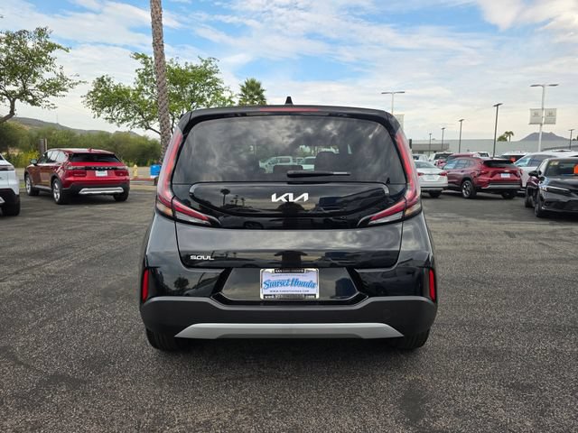 Used 2025 Kia Soul LX w/ LX Technology Package FWD image 8