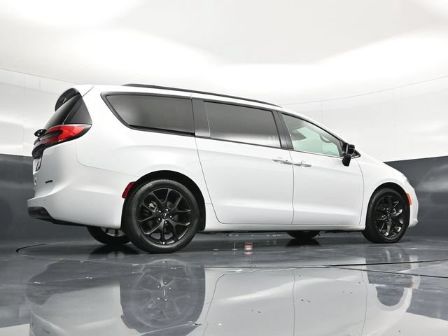 Used 2025 Chrysler Pacifica Limited FWD image 59