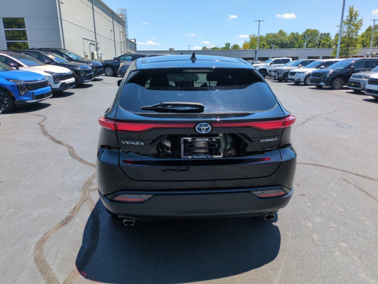 Used 2021 Toyota Venza LE AWD/4WD image 6