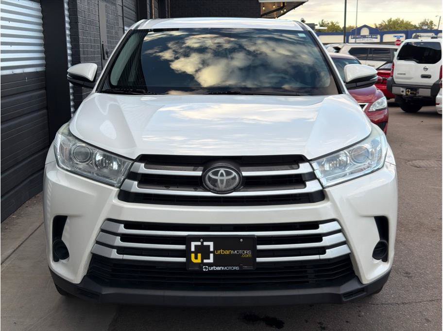 Used 2018 Toyota Highlander LE w/ Carpet Mat Package (TMS) AWD/4WD image 12