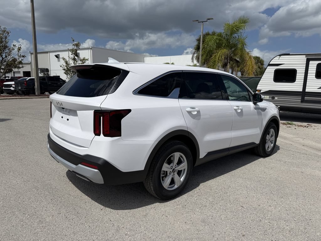 New 2026 Kia Sorento LX FWD image 4