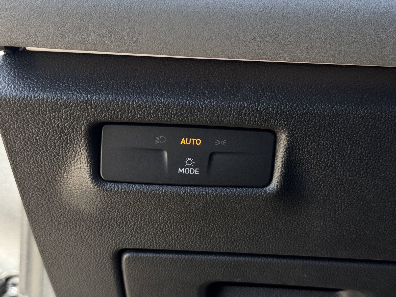 New 2026 Volkswagen Tiguan SE image 21