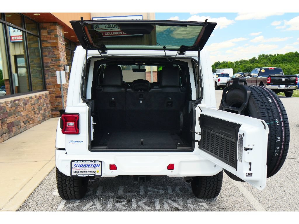 Used 2022 Jeep Wrangler Unlimited Sahara AWD/4WD image 32