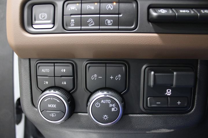 Used 2023 Chevrolet Suburban High Country image 41