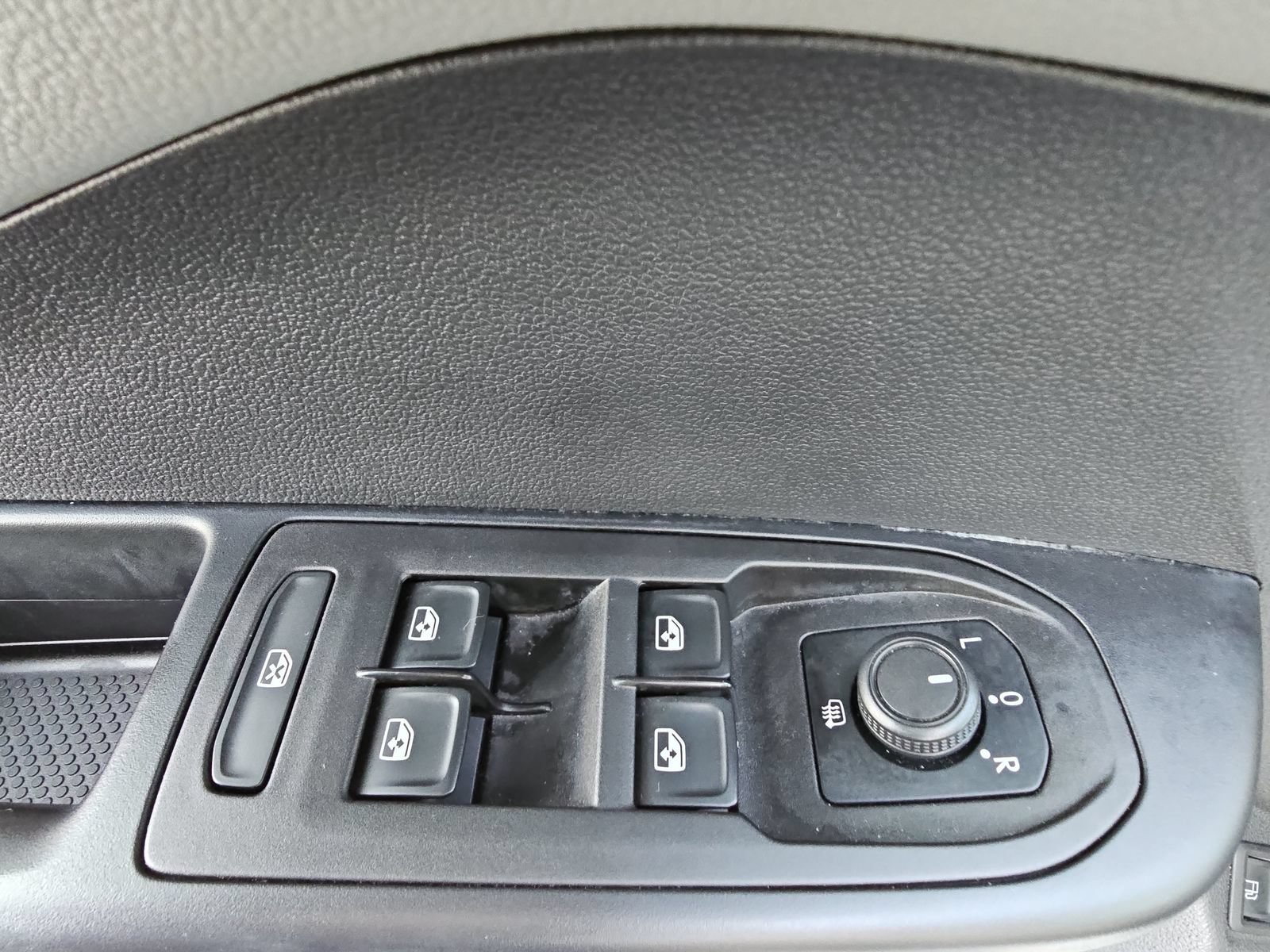 Certified 2022 Volkswagen Taos SE FWD image 26