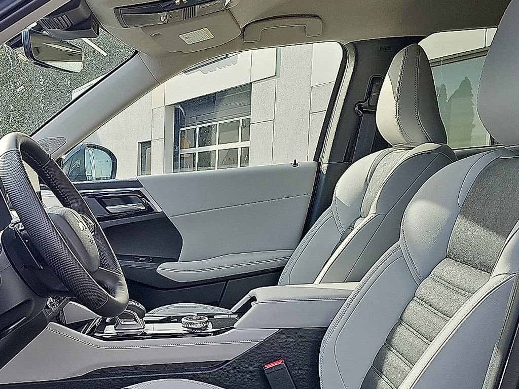 New 2026 Mitsubishi Outlander SE image 12