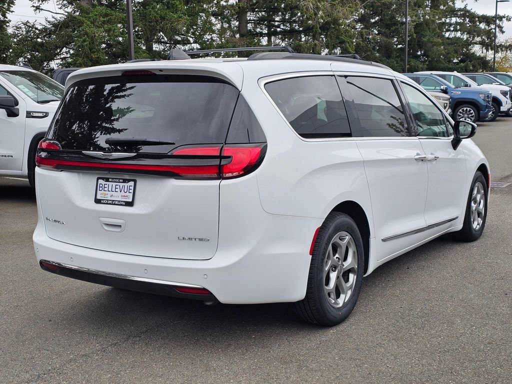 Used 2023 Chrysler Pacifica Limited FWD image 5