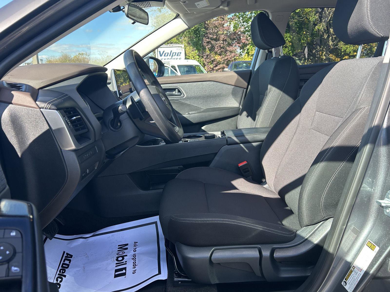 Used 2023 Nissan Rogue S image 17