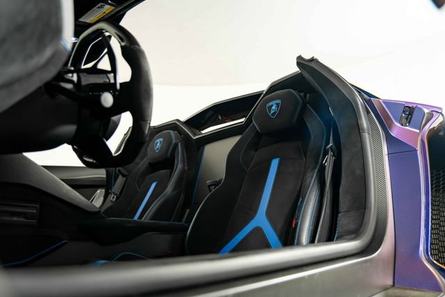 Used 2021 Lamborghini Aventador SVJ AWD/4WD image 14
