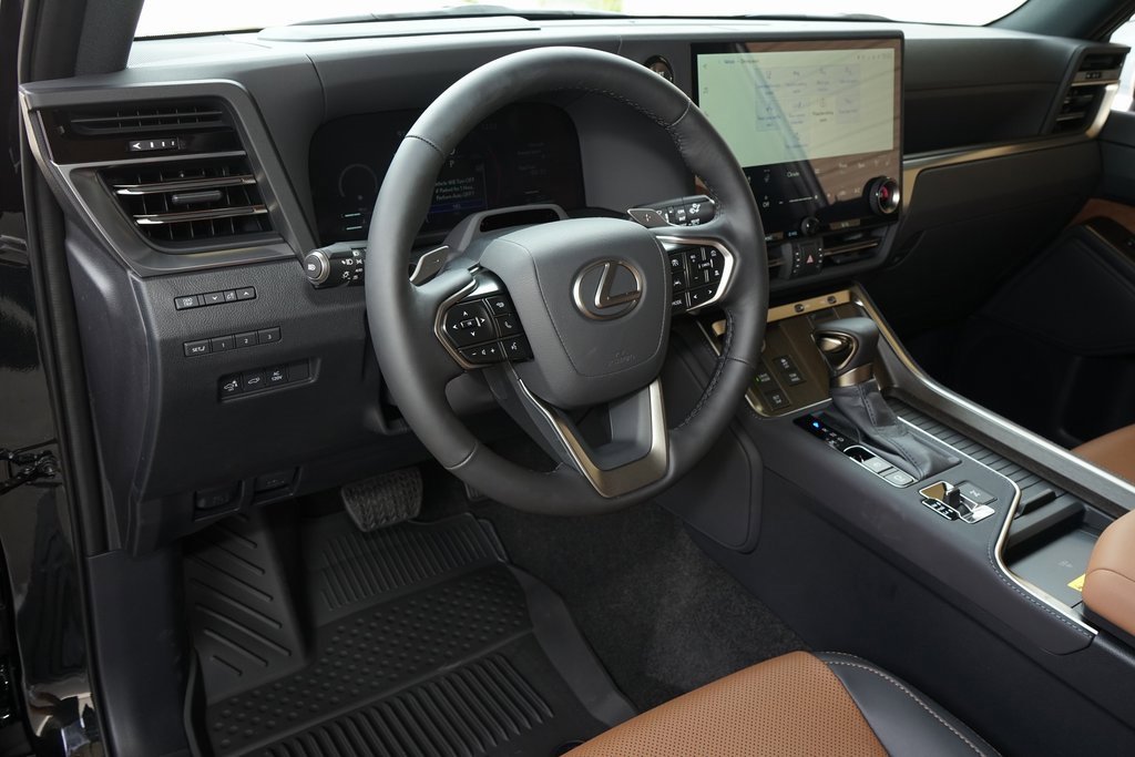 Used 2025 Lexus GX 550 image 8