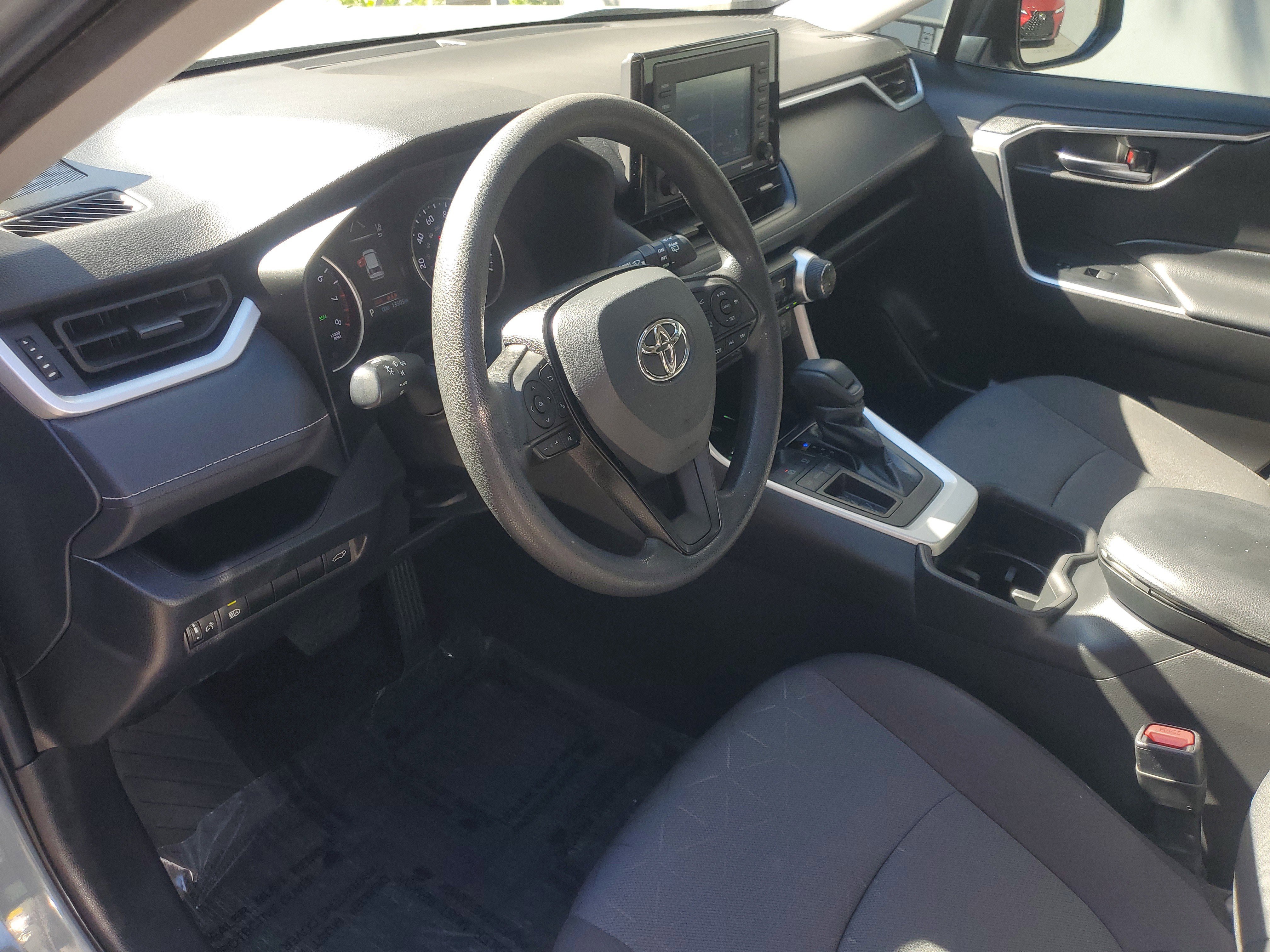Used 2022 Toyota RAV4 XLE image 16