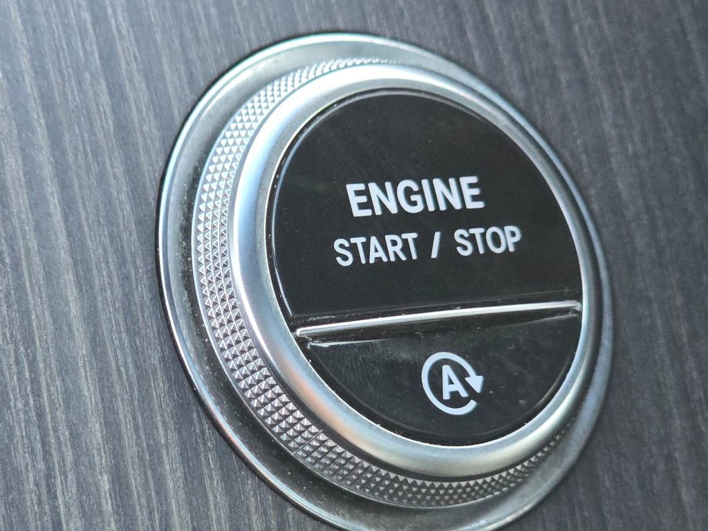 Used 2026 Mercedes-Benz GLC 300 4MATIC image 35