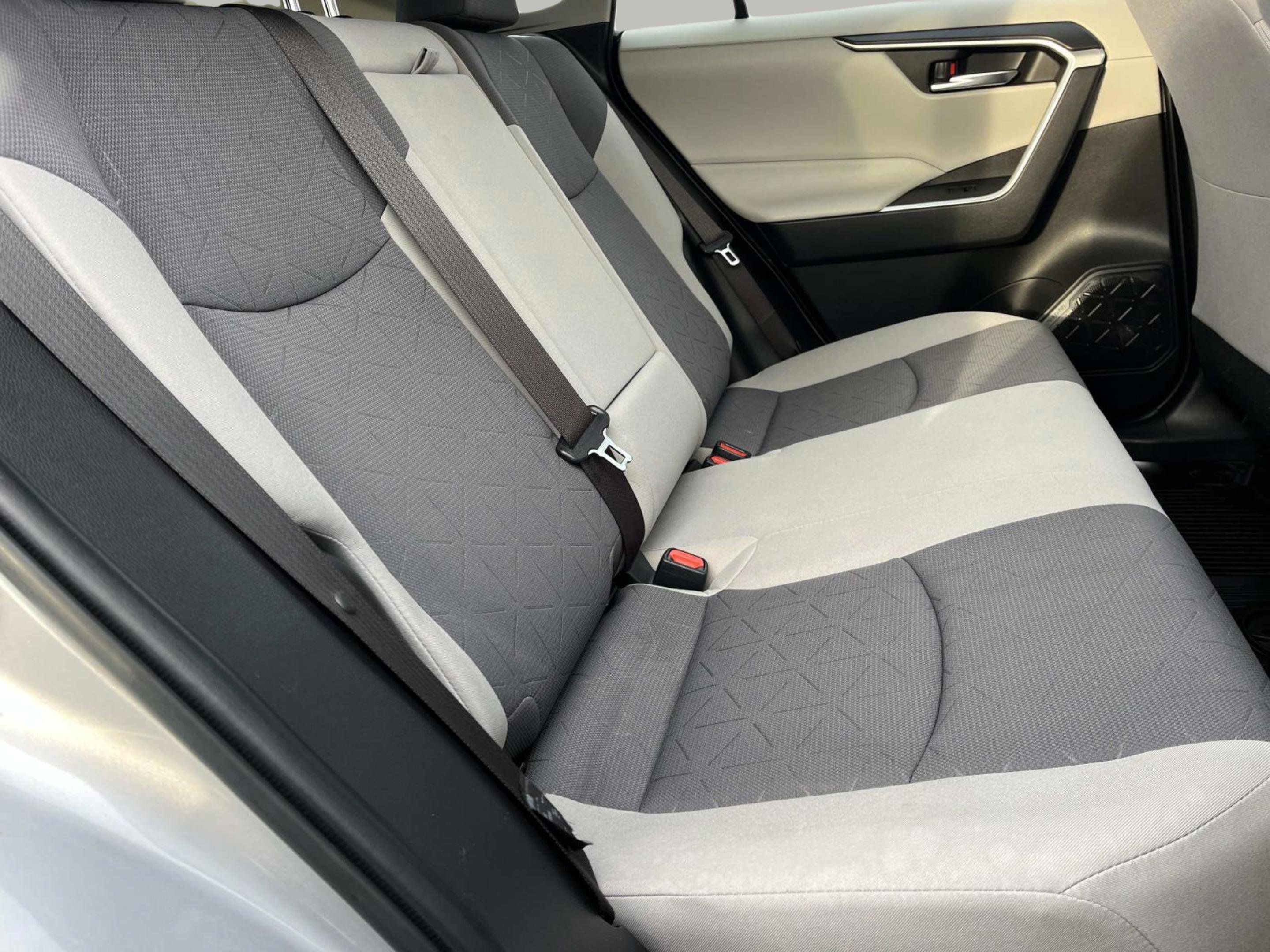 Used 2019 Toyota RAV4 XLE w/ Phone Cable & Charge Package image 23