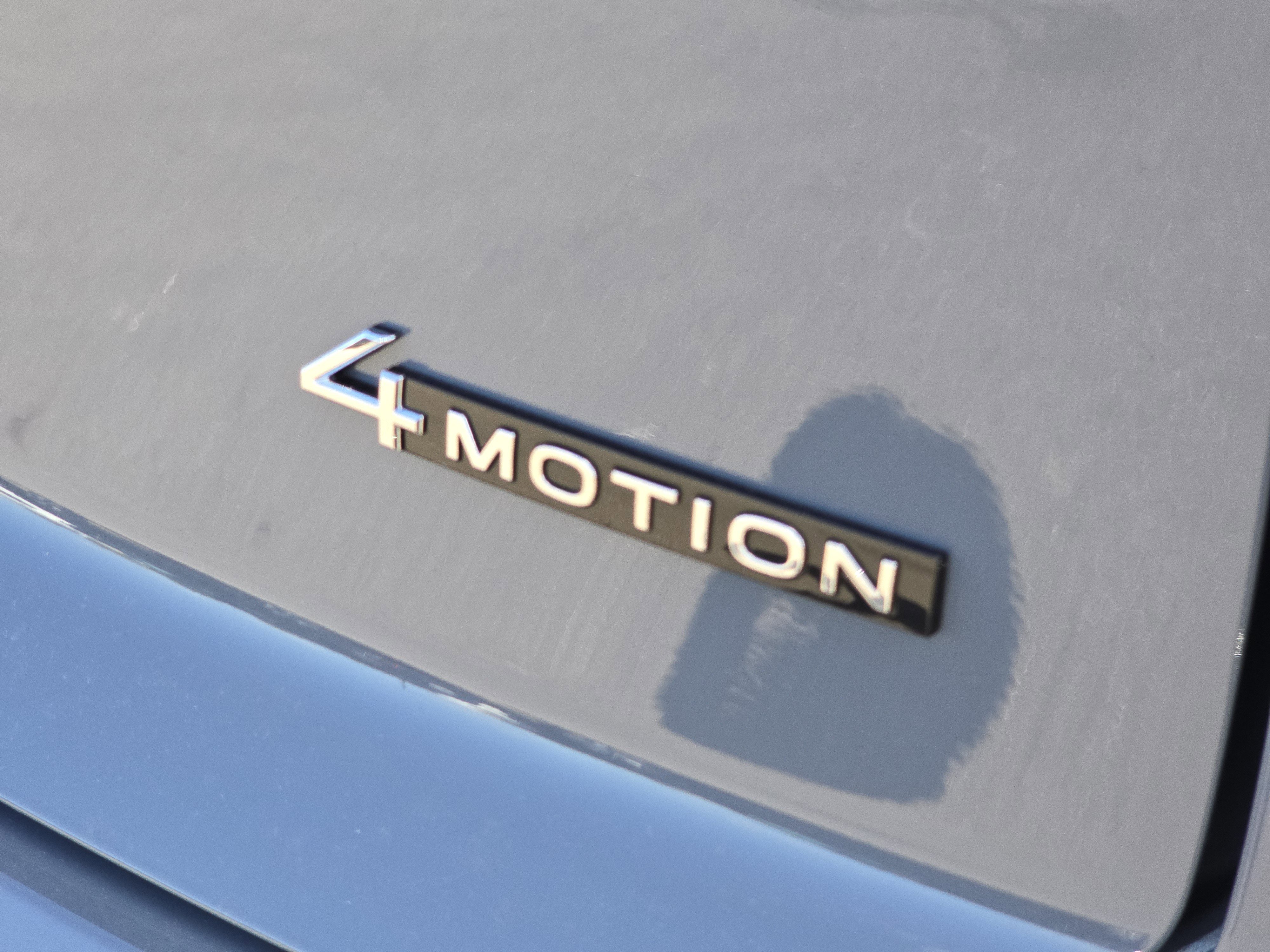 New 2026 Volkswagen Atlas Cross Sport SEL R-Line image 12